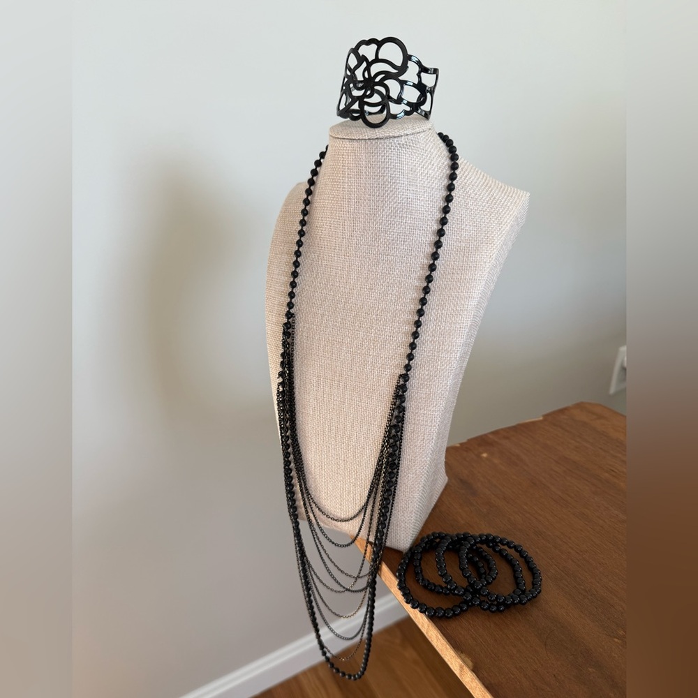 Elegant Black Beaded Necklace and Bracelet Set